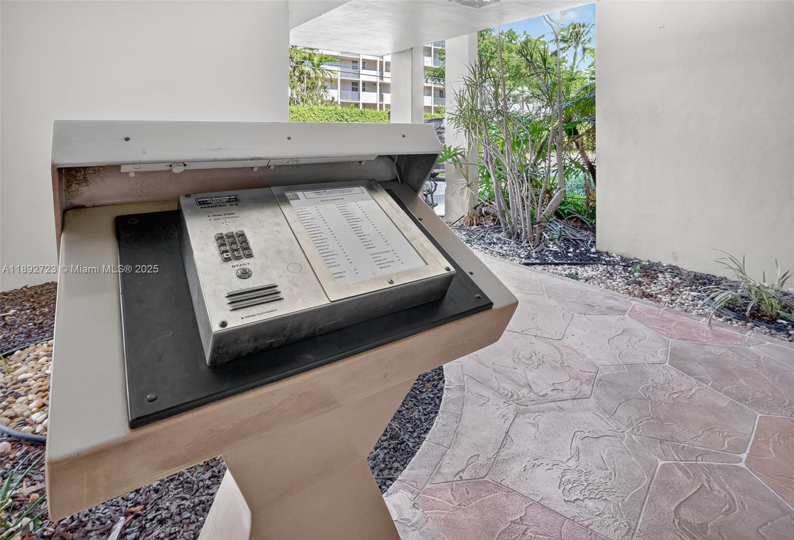 CARAVEL CONDOMINIUM APART - Residential