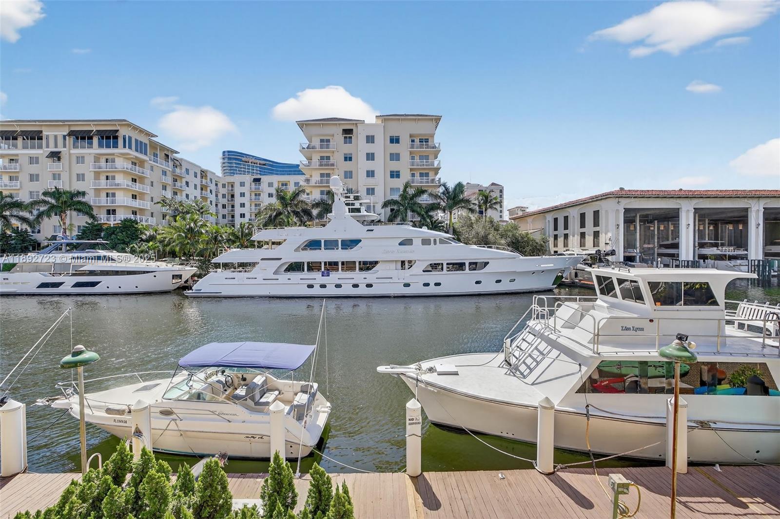 CARAVEL CONDOMINIUM APART - Residential
