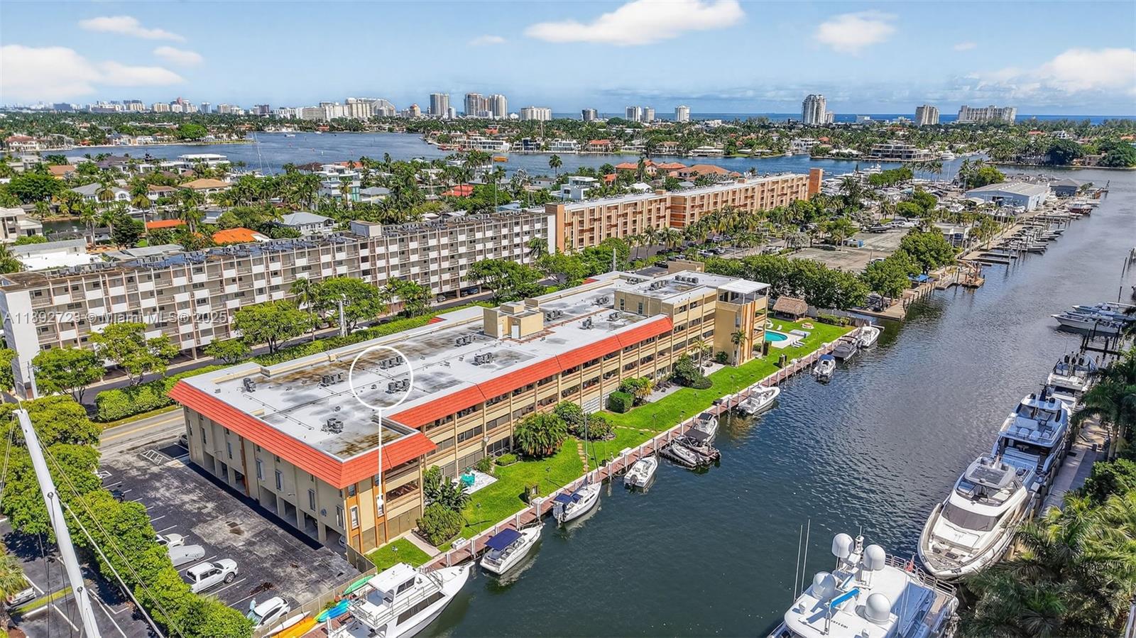 CARAVEL CONDOMINIUM APART - Residential