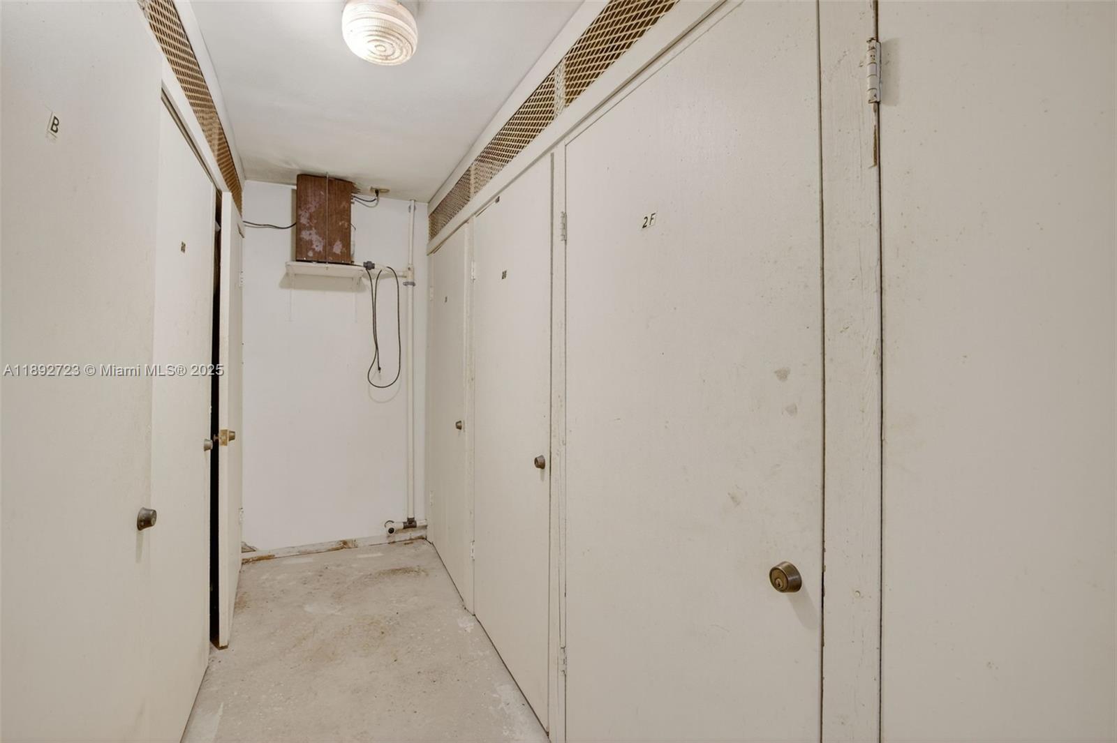 CARAVEL CONDOMINIUM APART - Residential