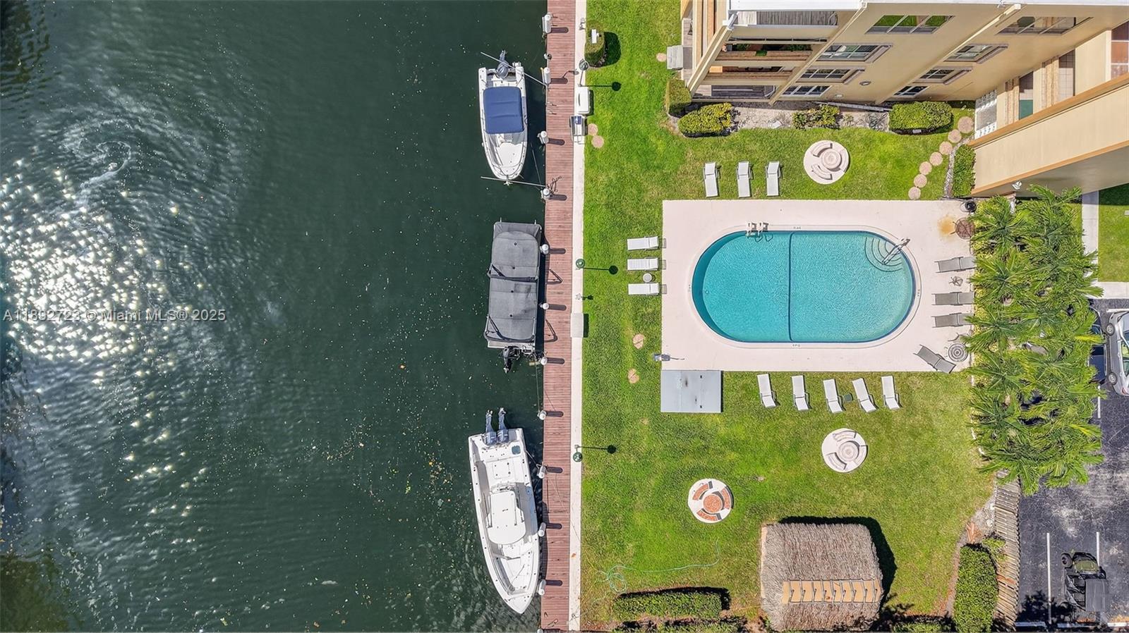 CARAVEL CONDOMINIUM APART - Residential