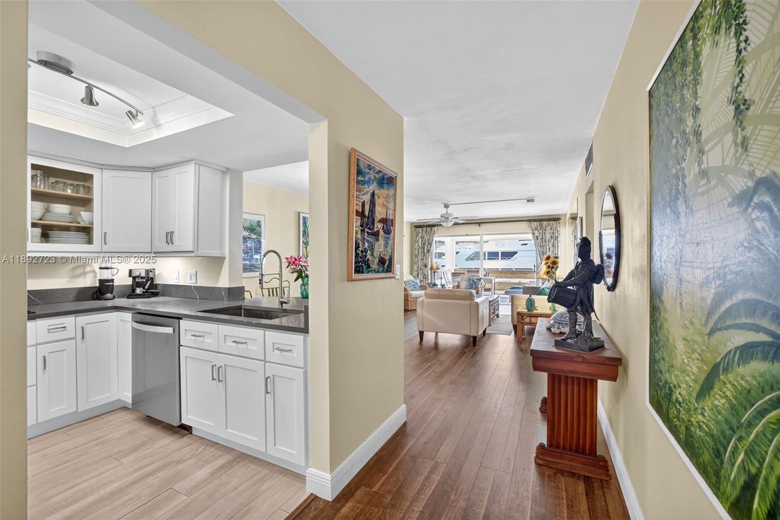 CARAVEL CONDOMINIUM APART - Residential