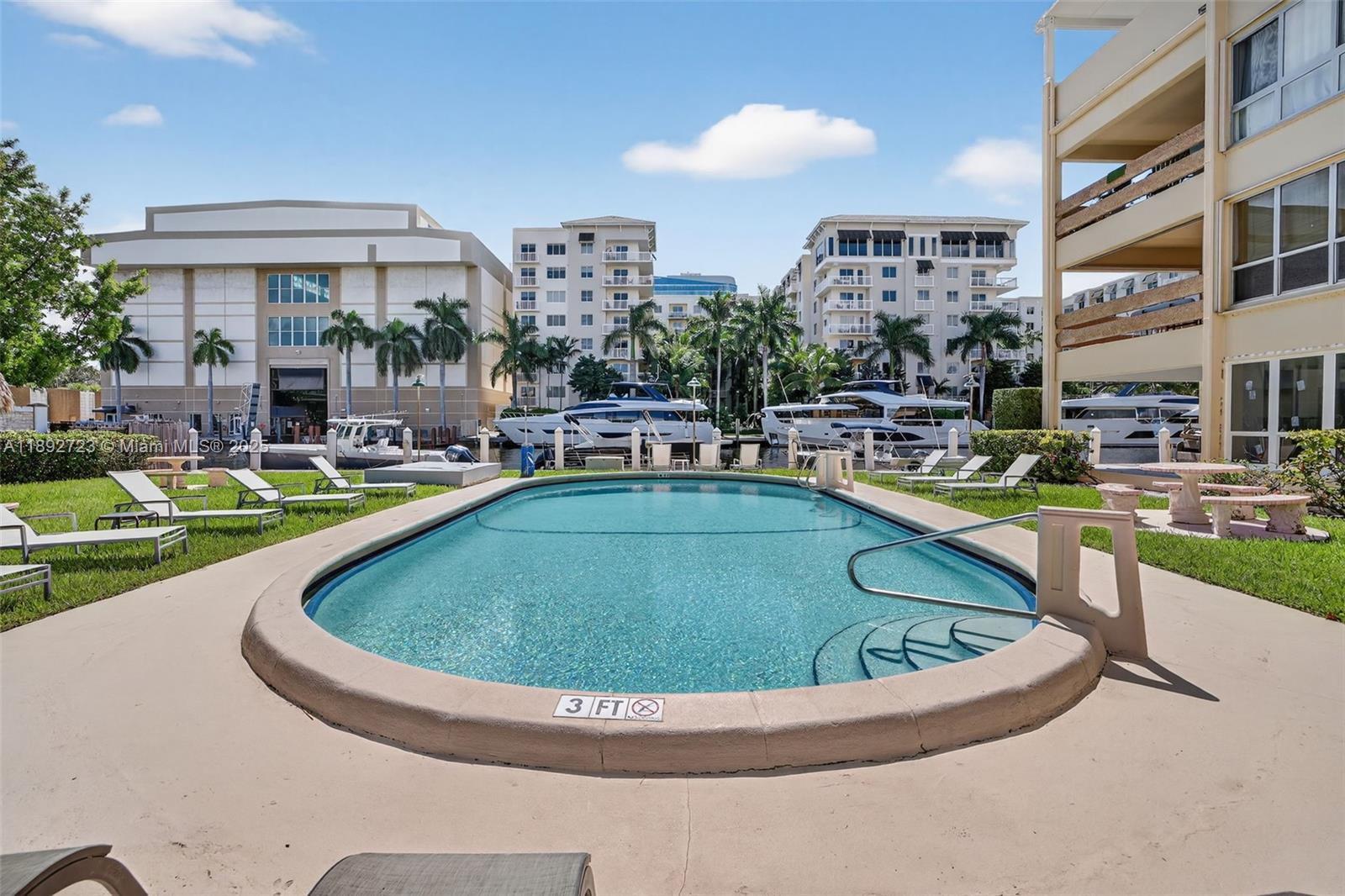 CARAVEL CONDOMINIUM APART - Residential