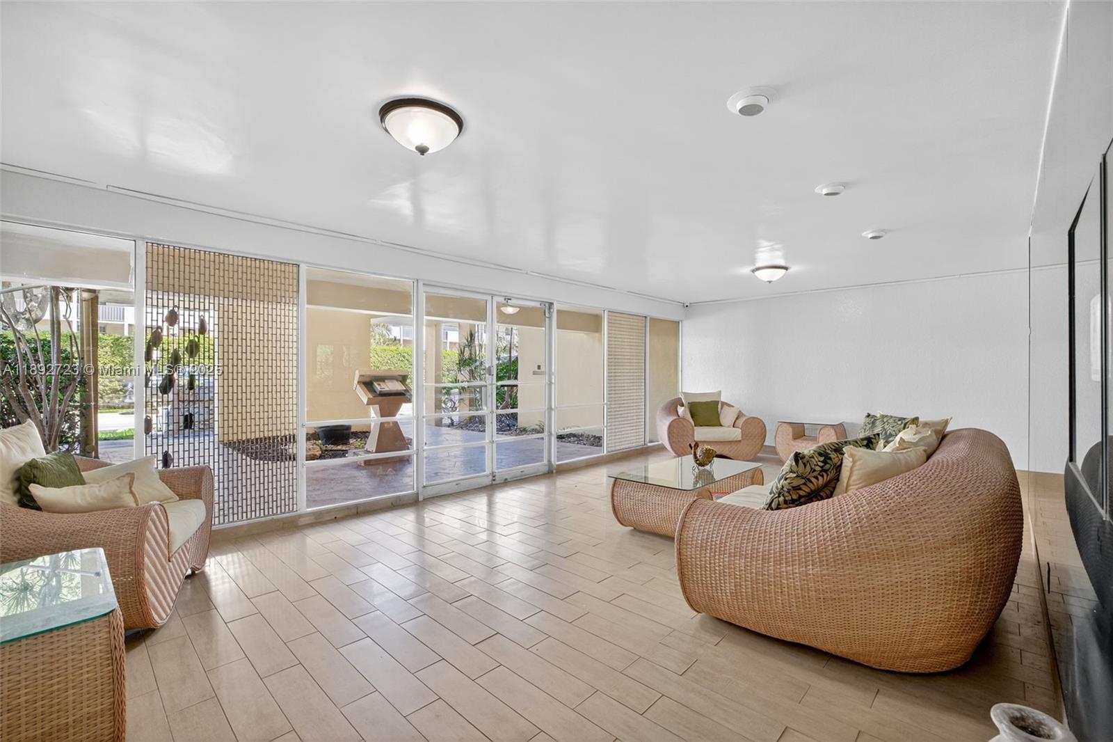 CARAVEL CONDOMINIUM APART - Residential