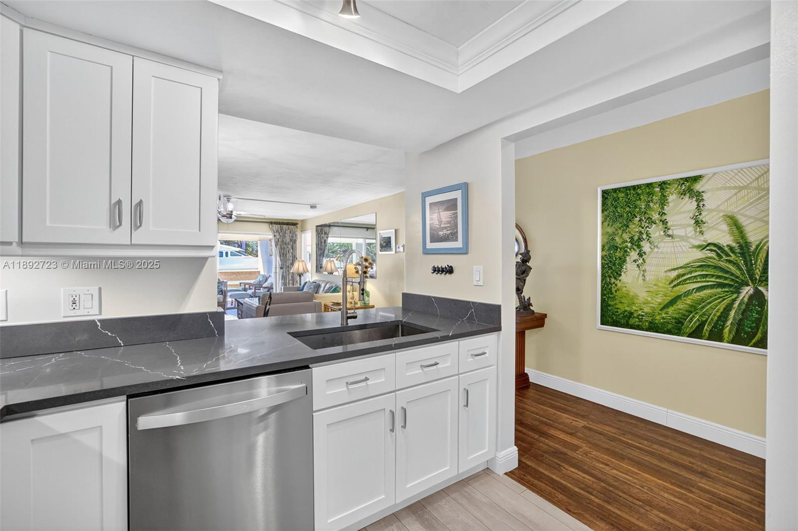 CARAVEL CONDOMINIUM APART - Residential