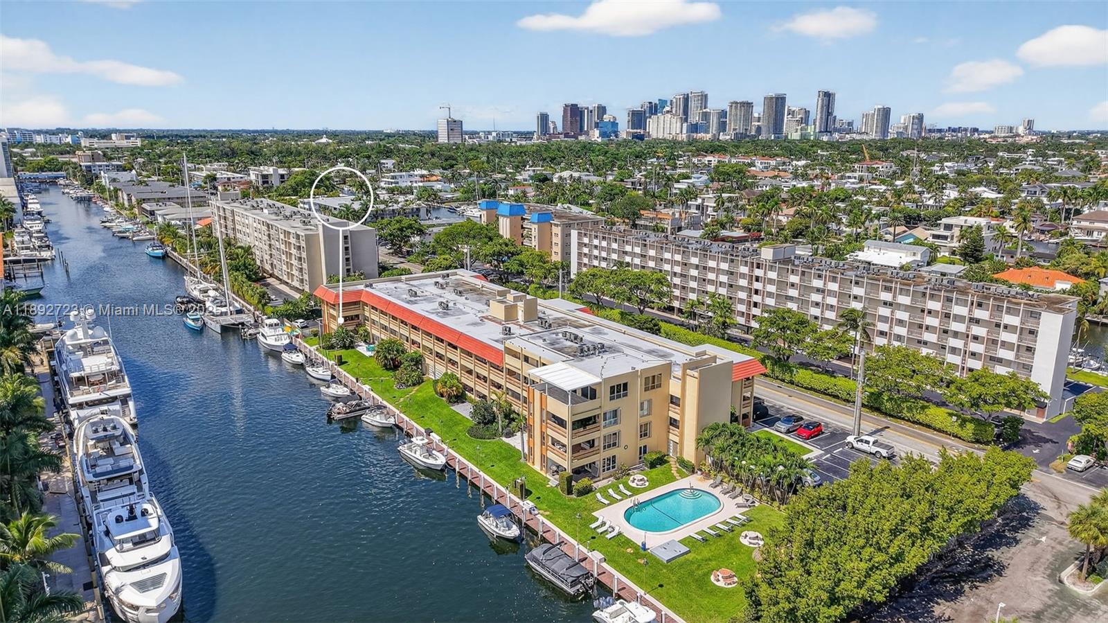 CARAVEL CONDOMINIUM APART - Residential