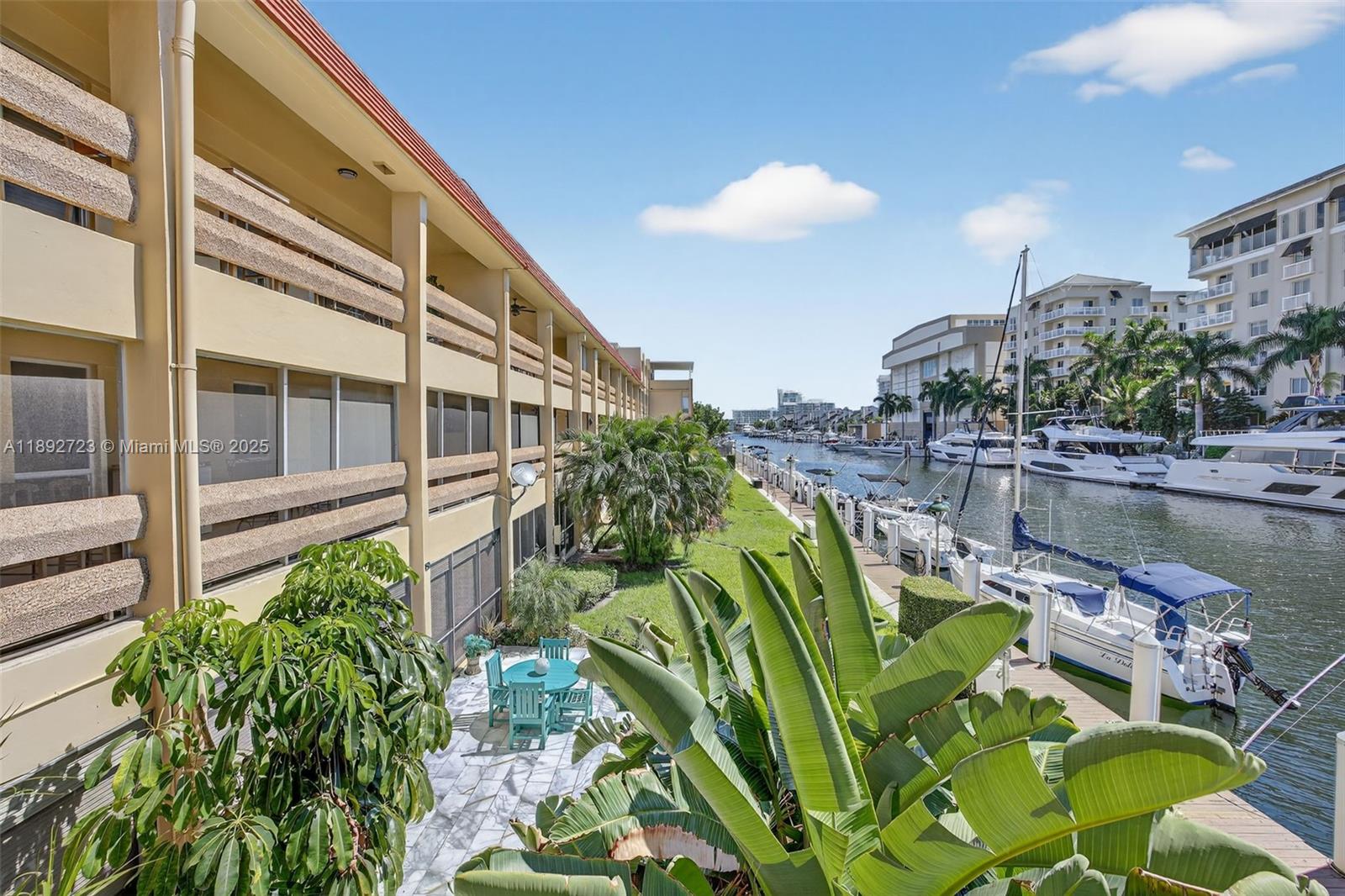 CARAVEL CONDOMINIUM APART - Residential