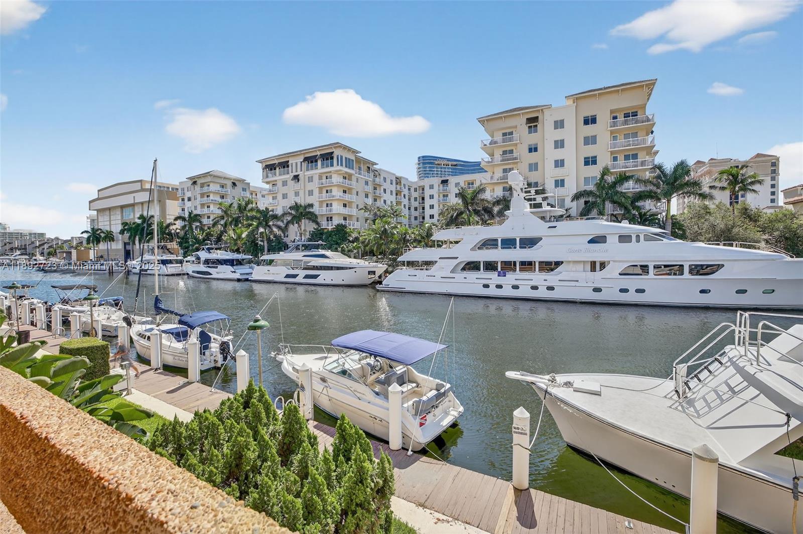 CARAVEL CONDOMINIUM APART - Residential
