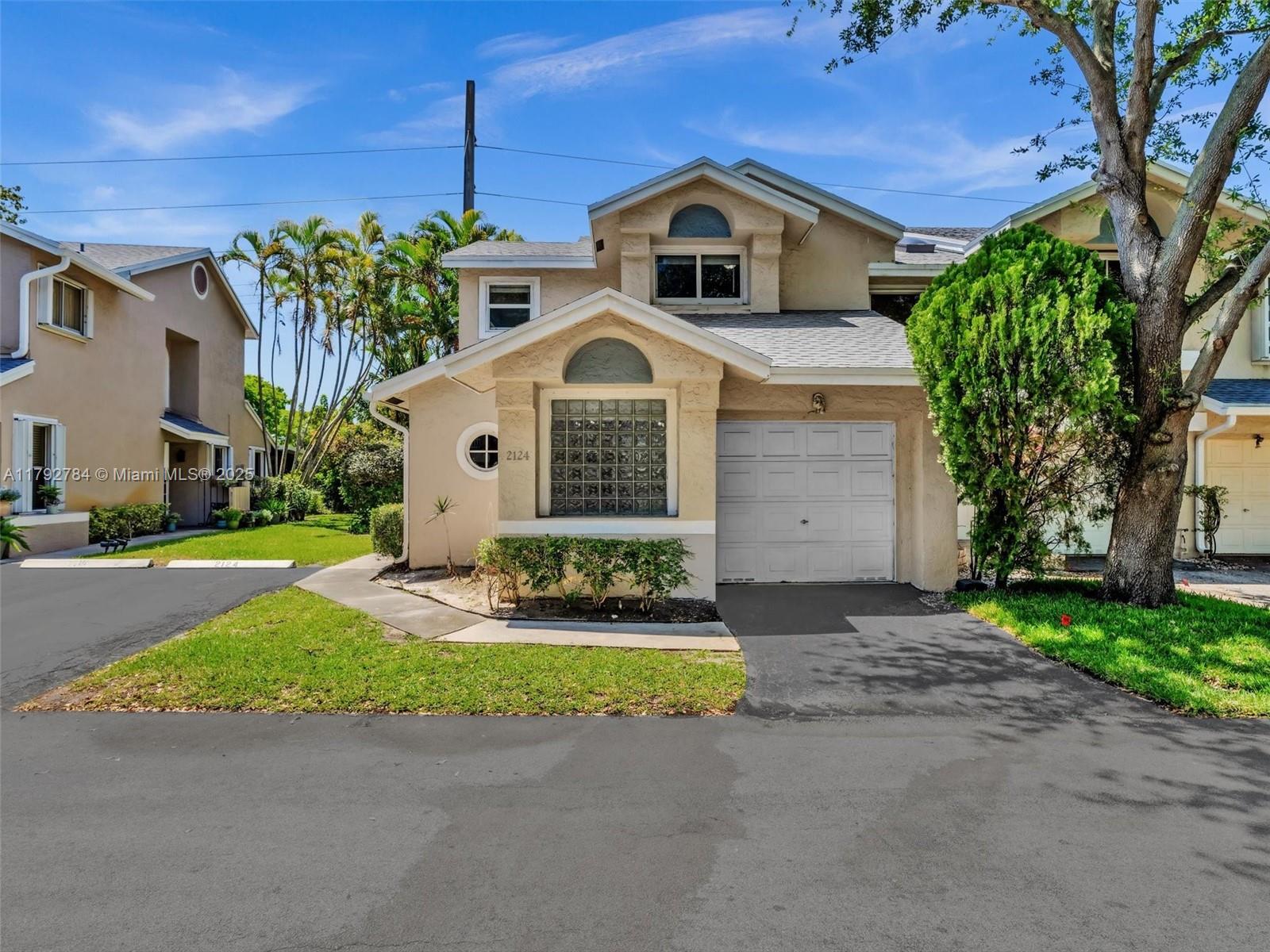 Property for Sale at 2124 W Discovery Cir W Cir, Deerfield Beach, Broward County, Florida - Bedrooms: 3 
Bathrooms: 3  - $455,000