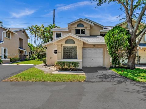 2124 W Discovery Cir W Deerfield Beach FL 33442