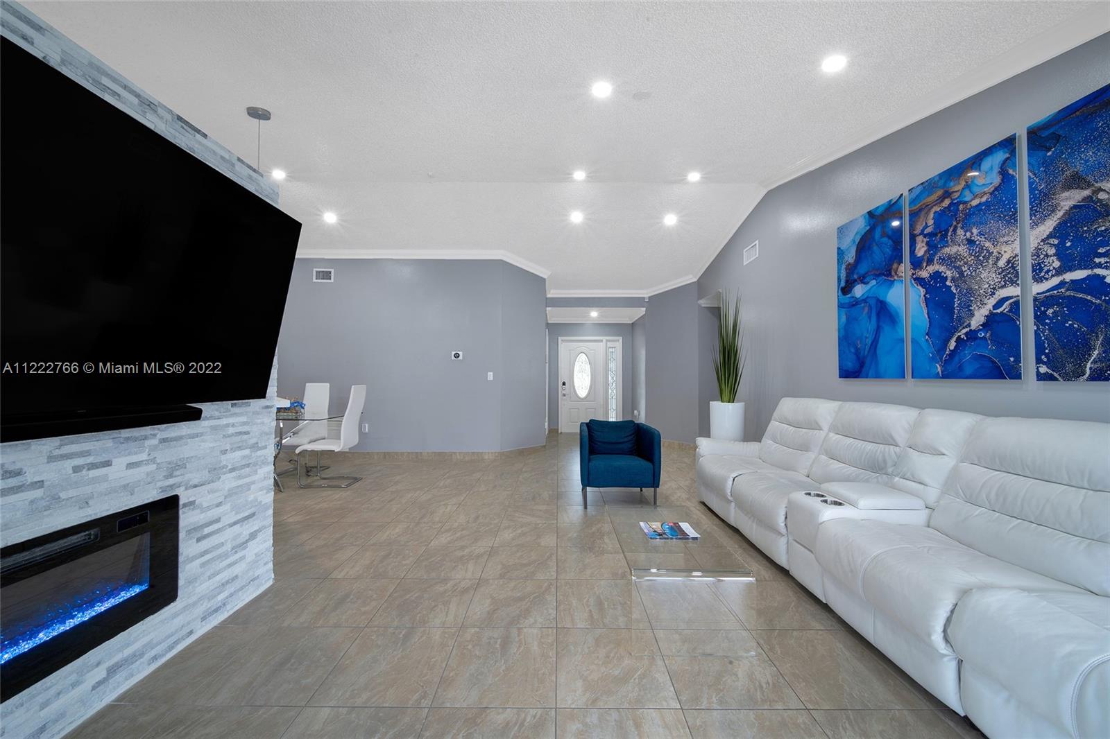 COUNTRY LAKE PARK - Residential