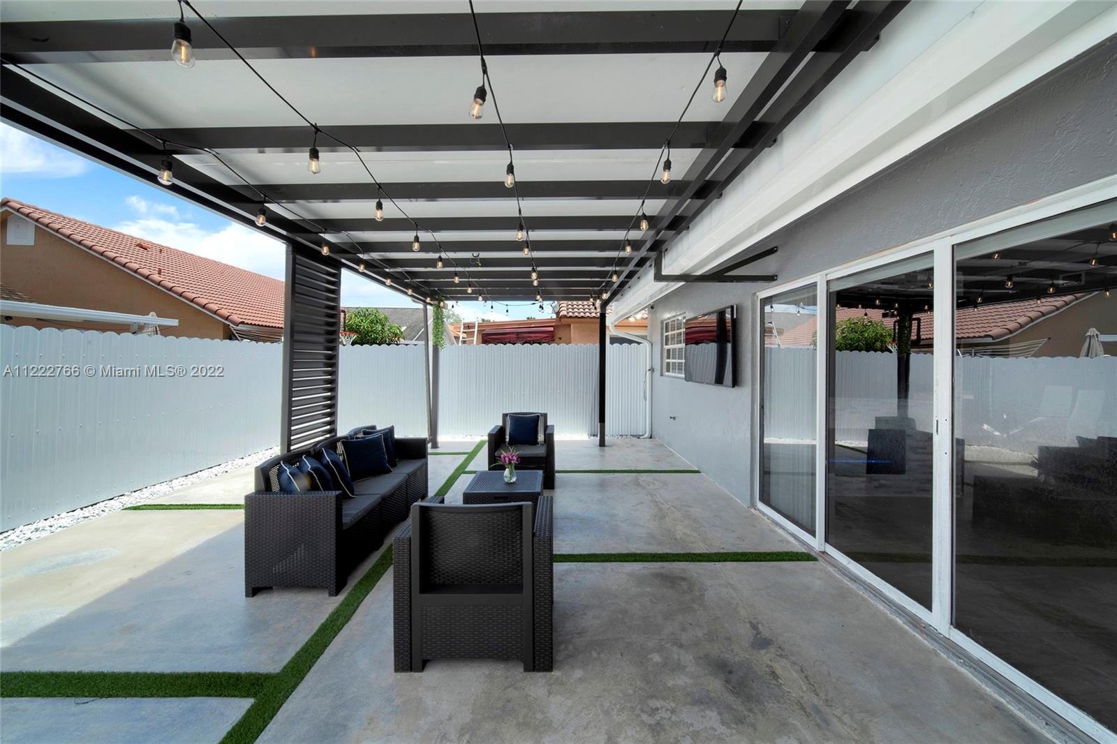 COUNTRY LAKE PARK - Residential