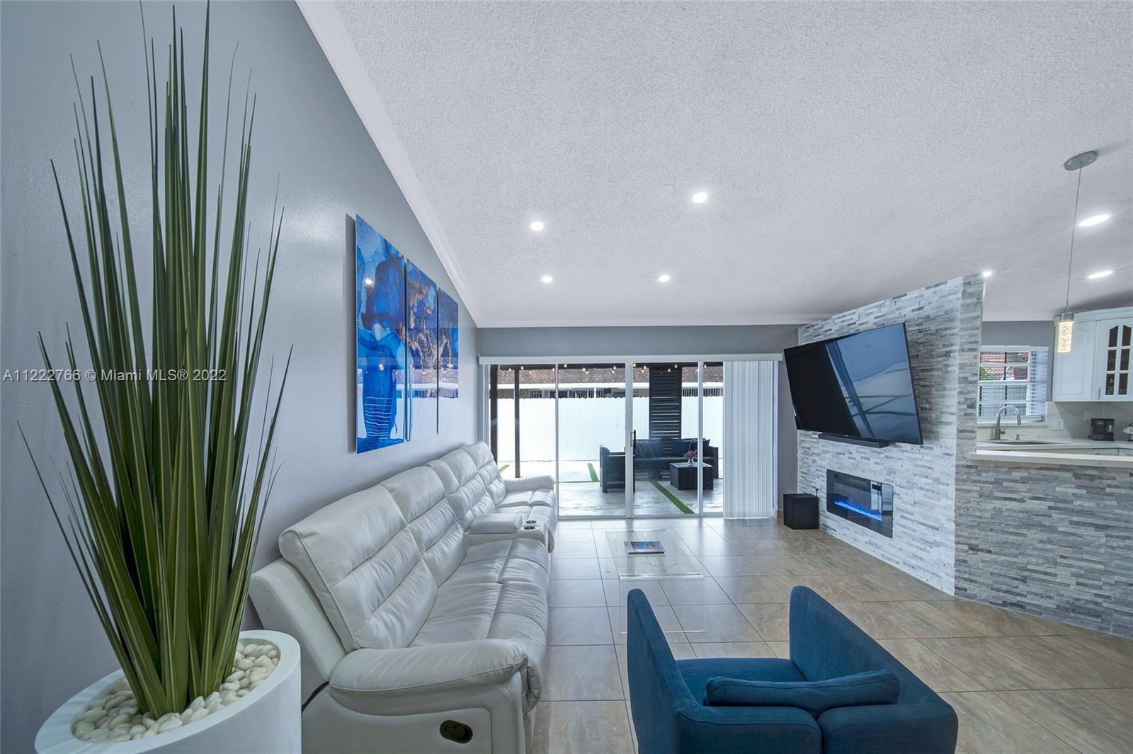 COUNTRY LAKE PARK - Residential