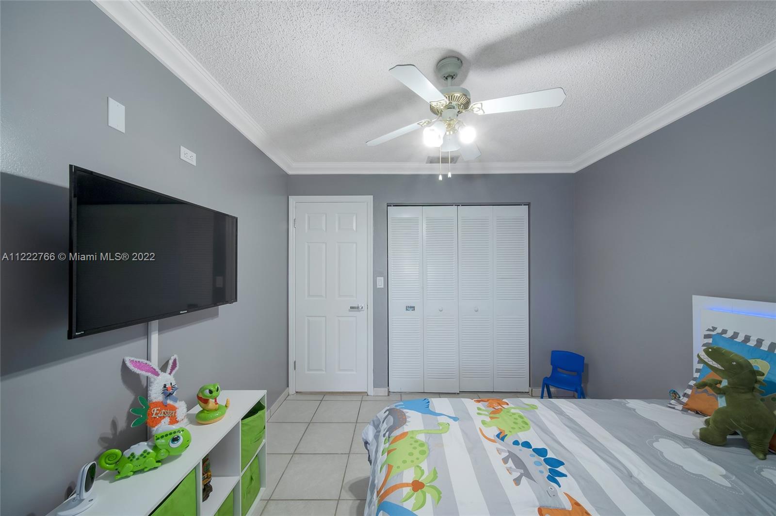 COUNTRY LAKE PARK - Residential