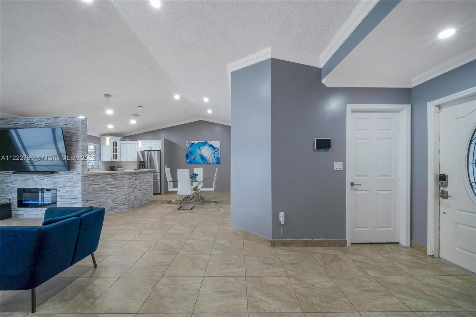 COUNTRY LAKE PARK - Residential