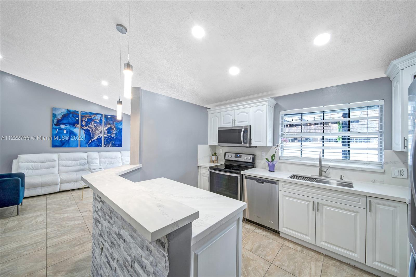 COUNTRY LAKE PARK - Residential