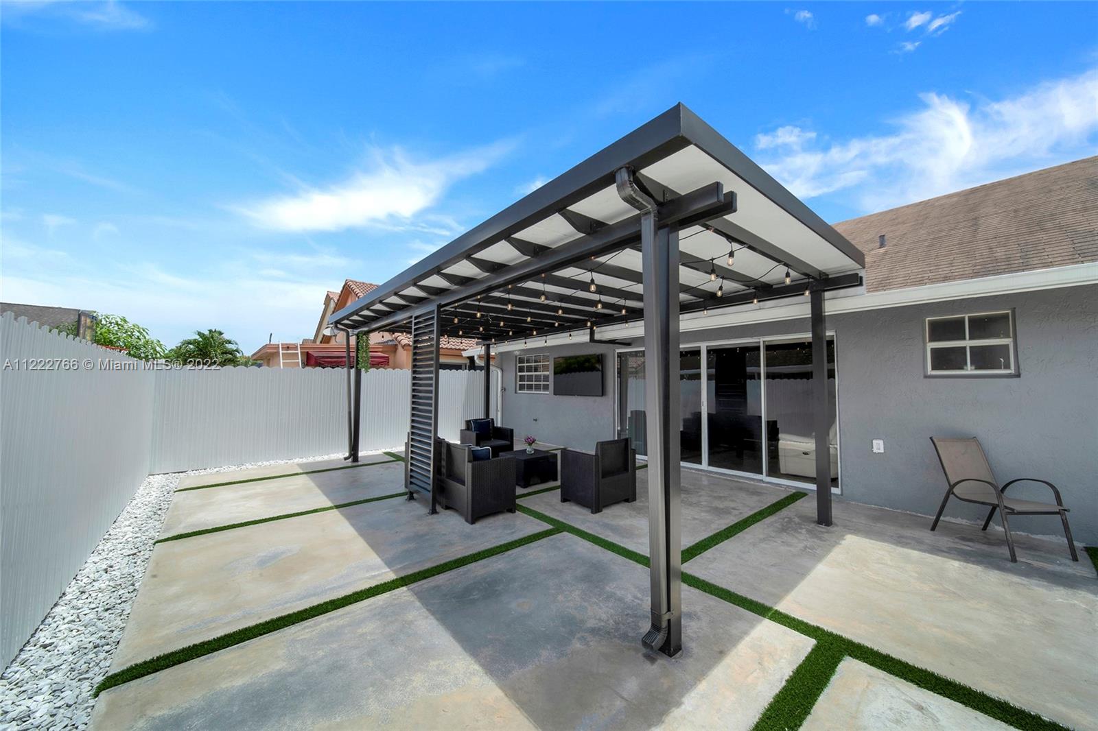 COUNTRY LAKE PARK - Residential