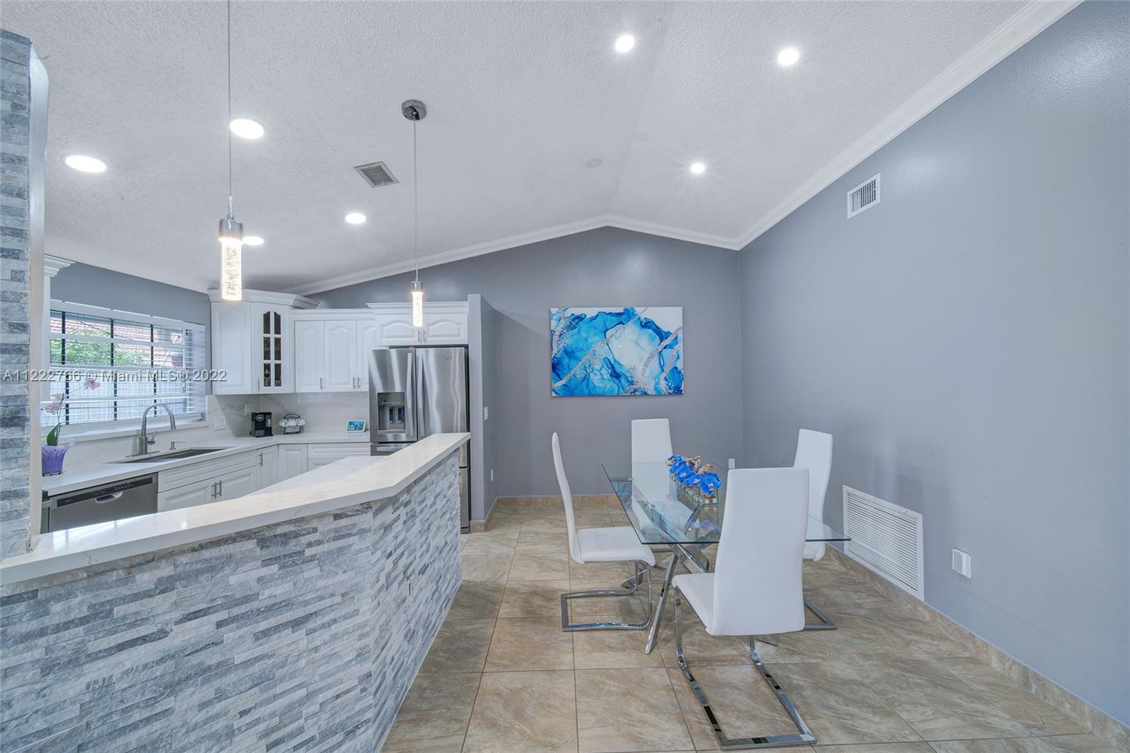 COUNTRY LAKE PARK - Residential