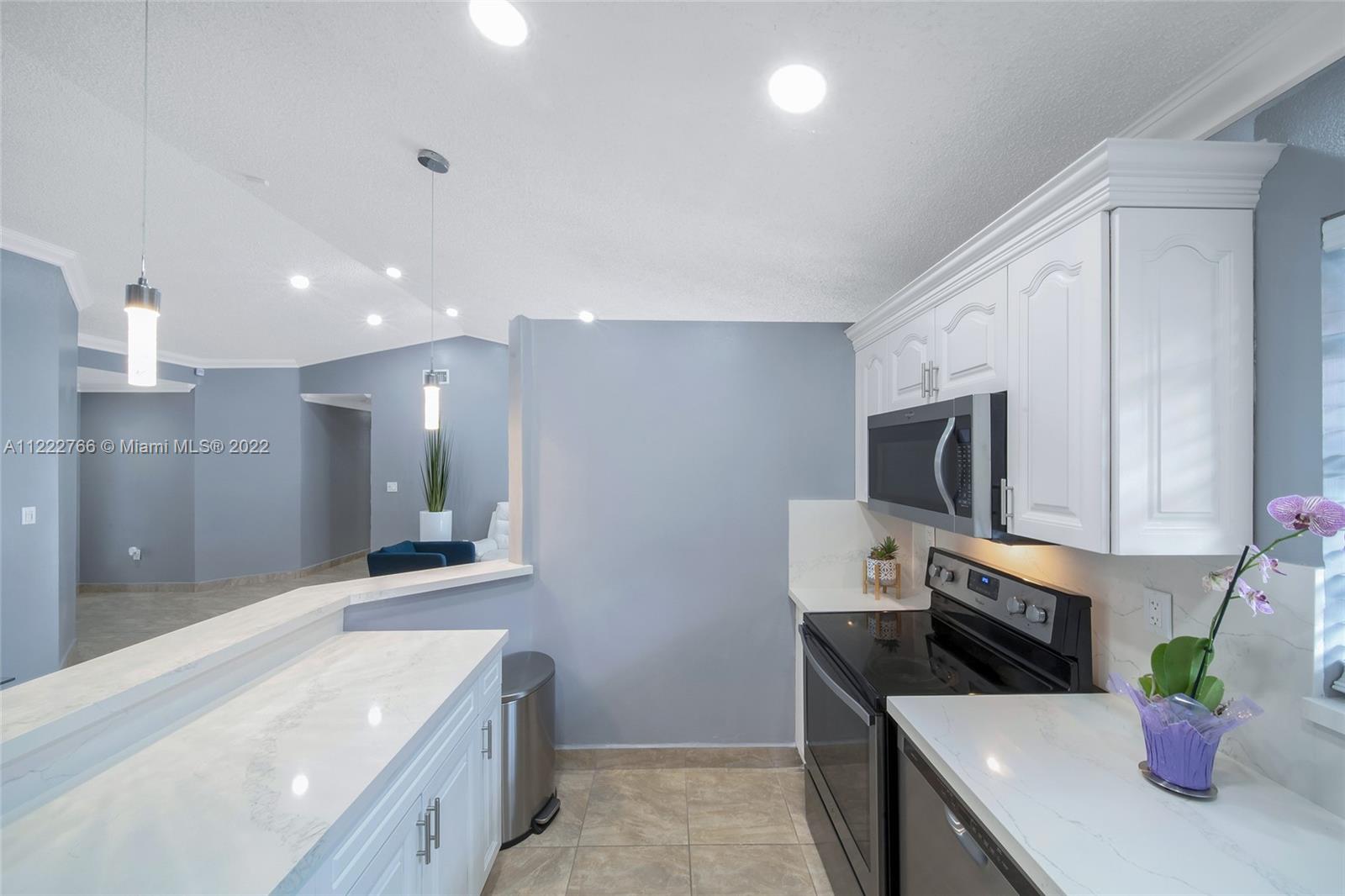 COUNTRY LAKE PARK - Residential