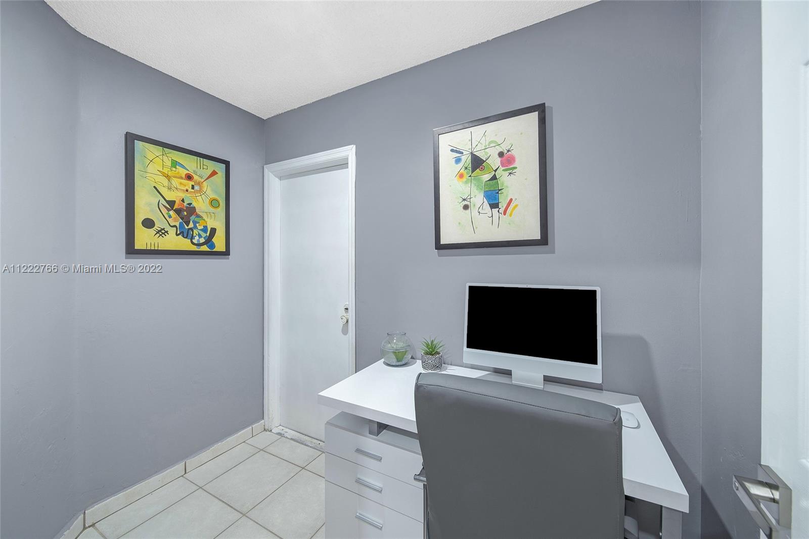 COUNTRY LAKE PARK - Residential