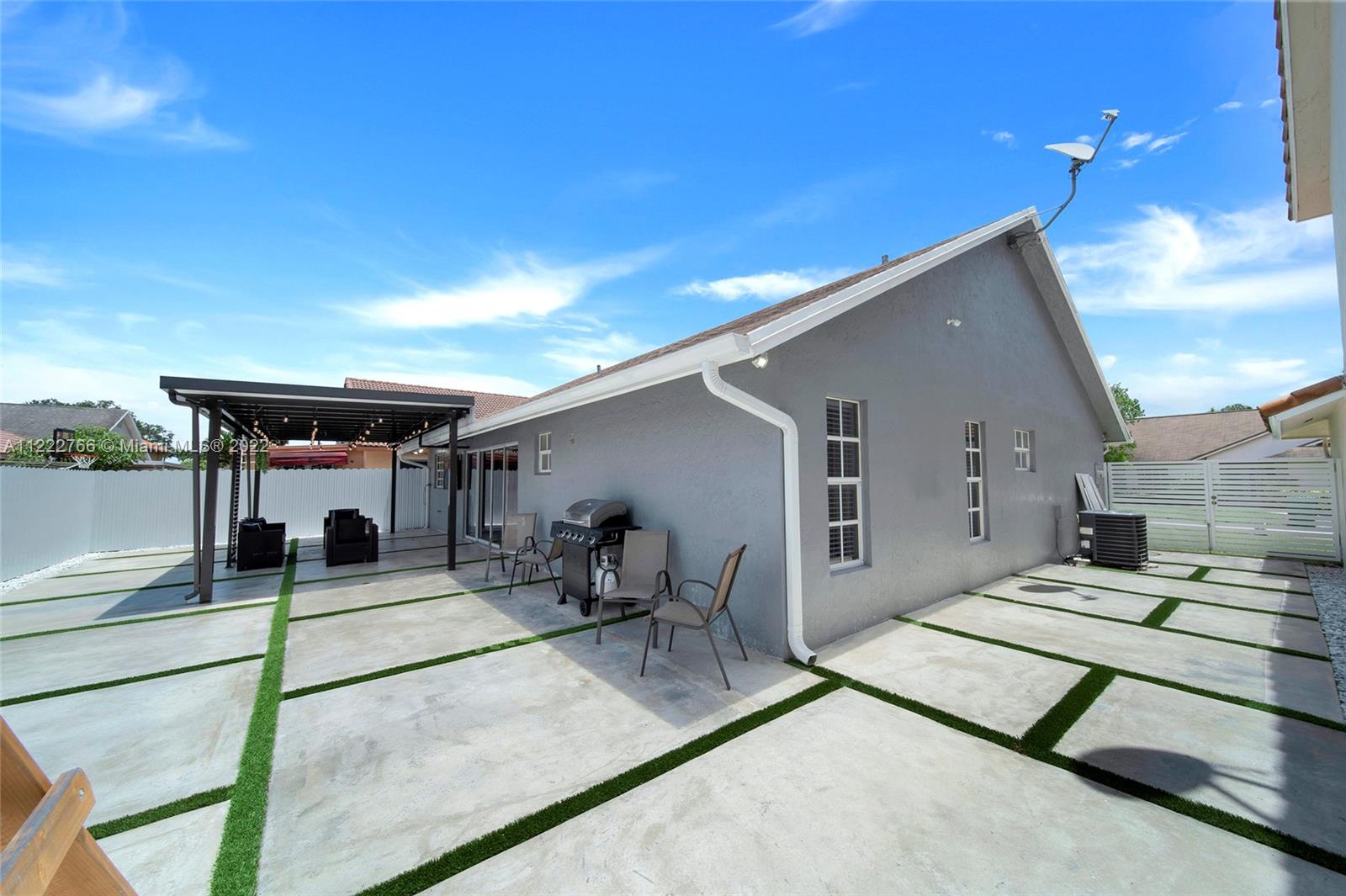 COUNTRY LAKE PARK - Residential