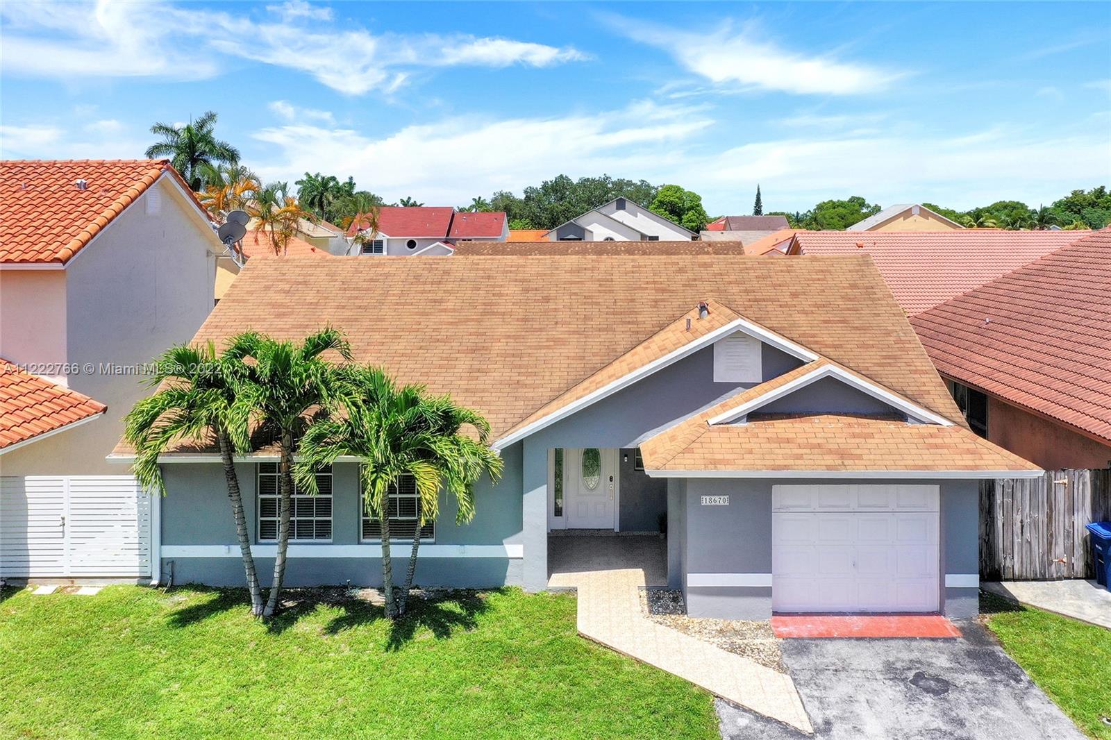 COUNTRY LAKE PARK - Residential