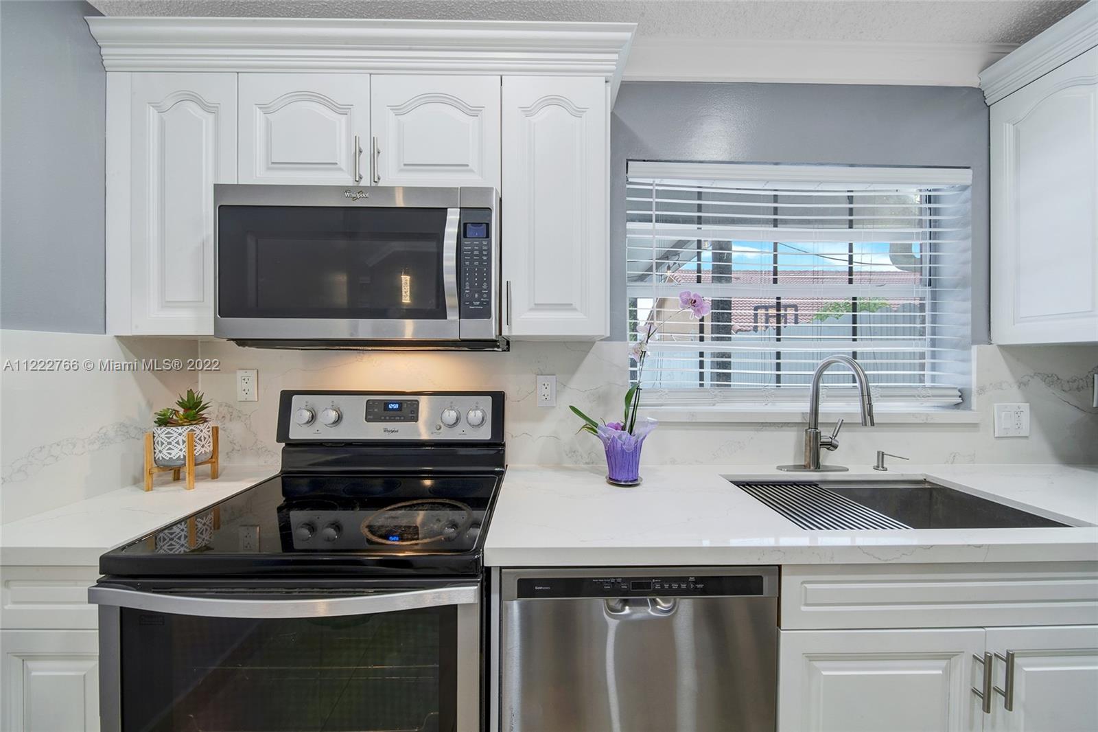 COUNTRY LAKE PARK - Residential