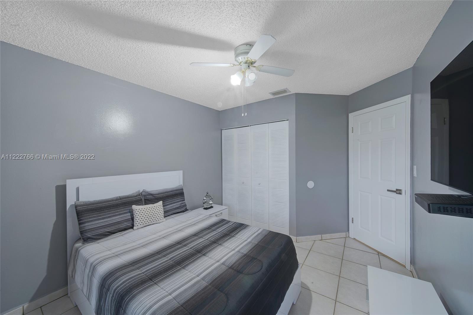 COUNTRY LAKE PARK - Residential