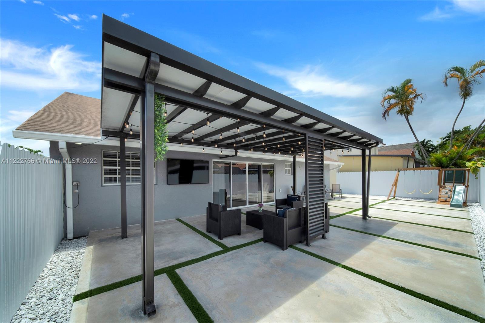 COUNTRY LAKE PARK - Residential