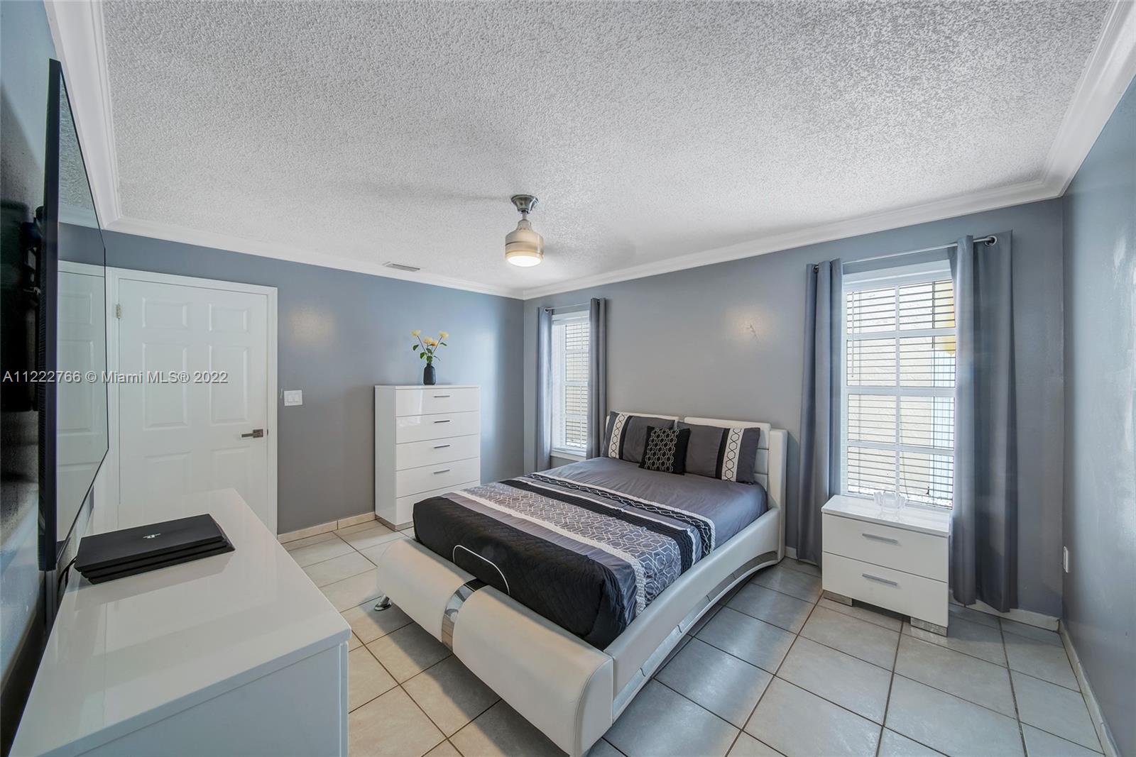 COUNTRY LAKE PARK - Residential