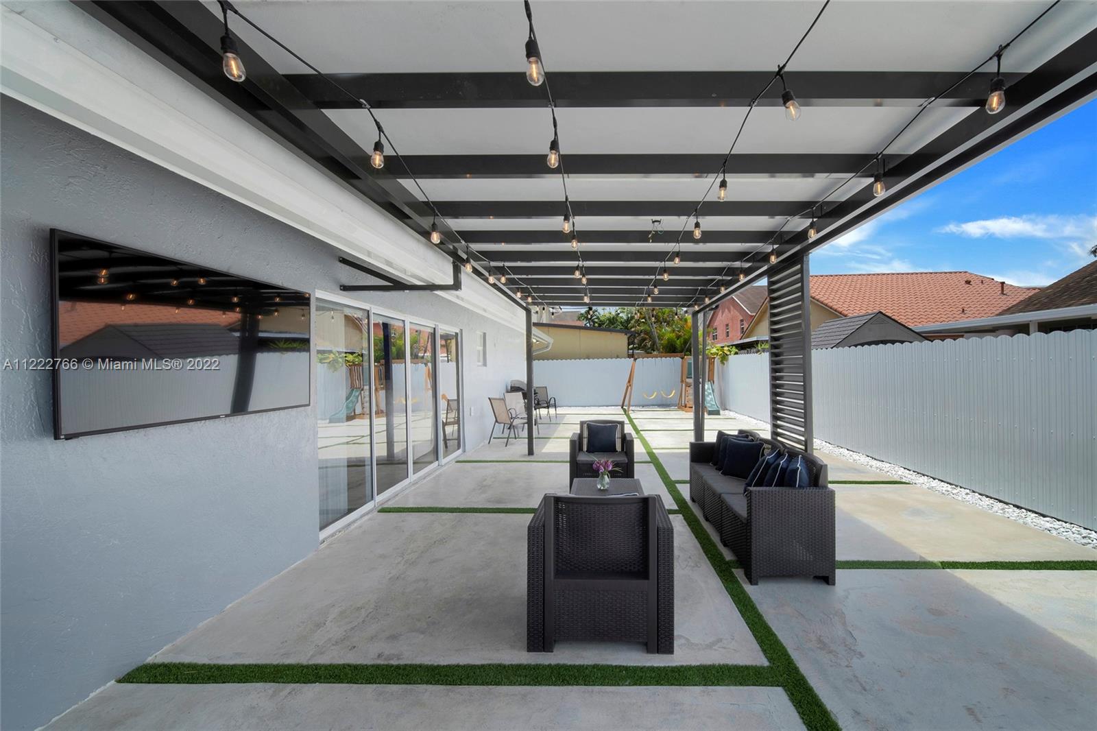 COUNTRY LAKE PARK - Residential