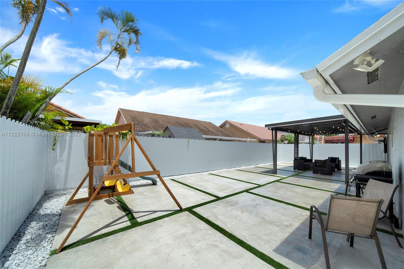 COUNTRY LAKE PARK - Residential