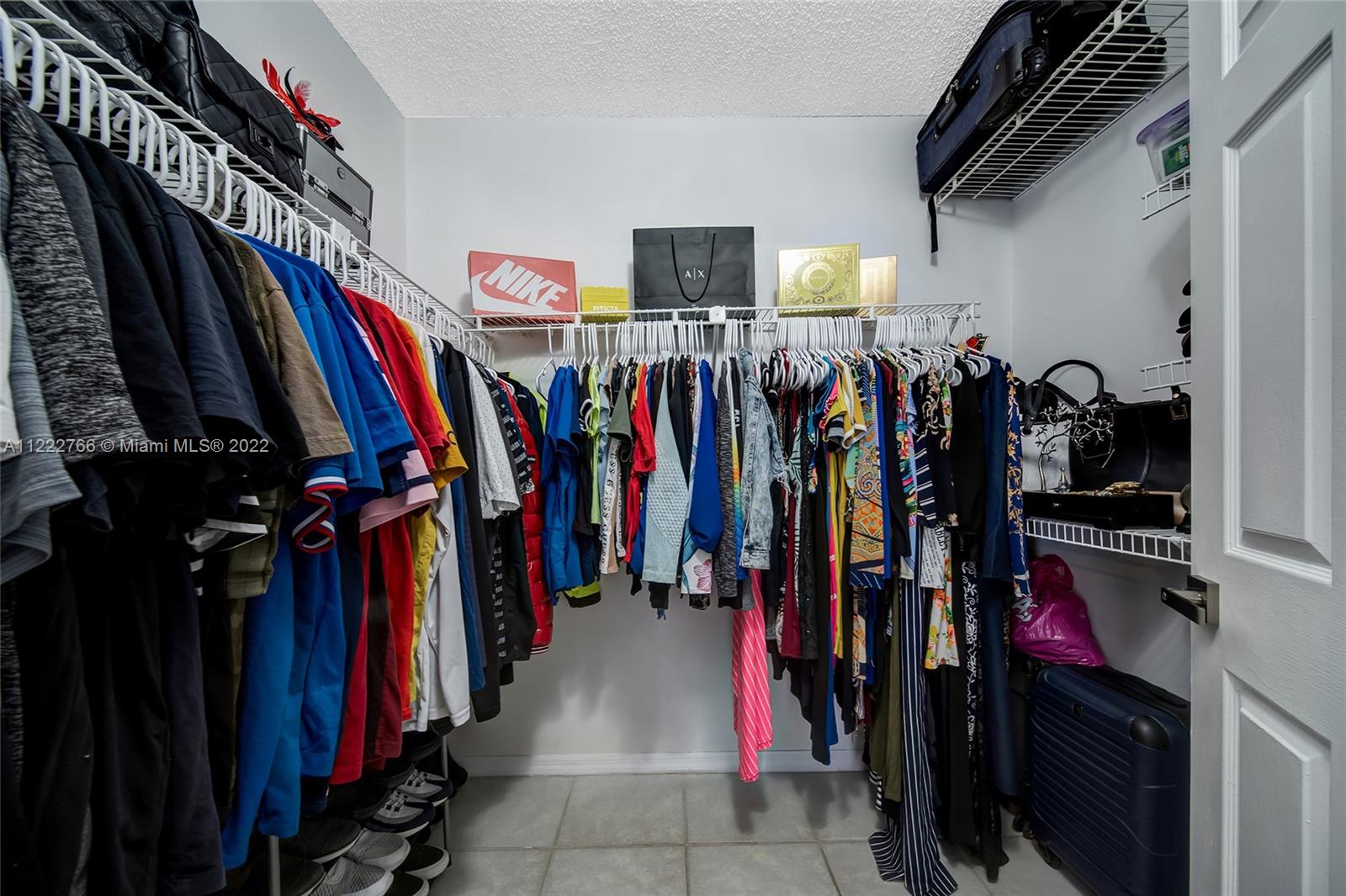 COUNTRY LAKE PARK - Residential