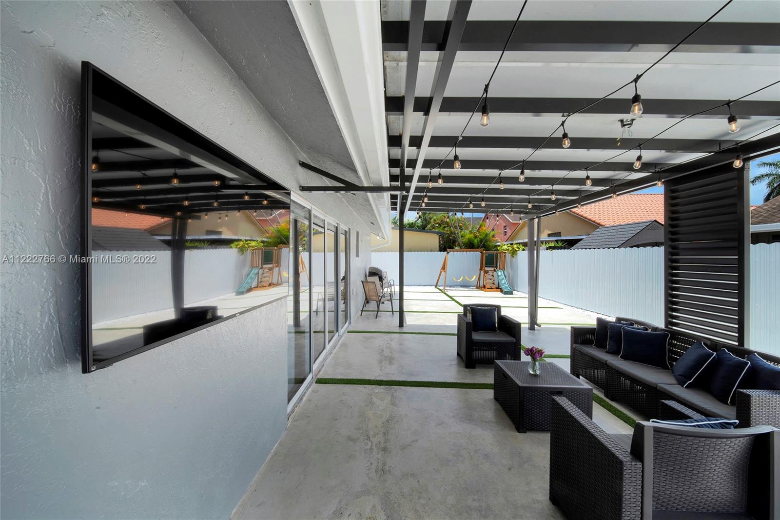 COUNTRY LAKE PARK - Residential