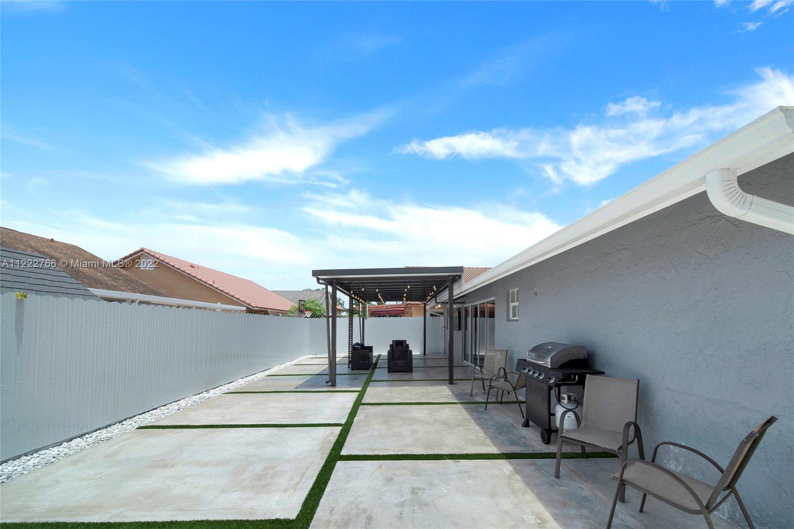 COUNTRY LAKE PARK - Residential