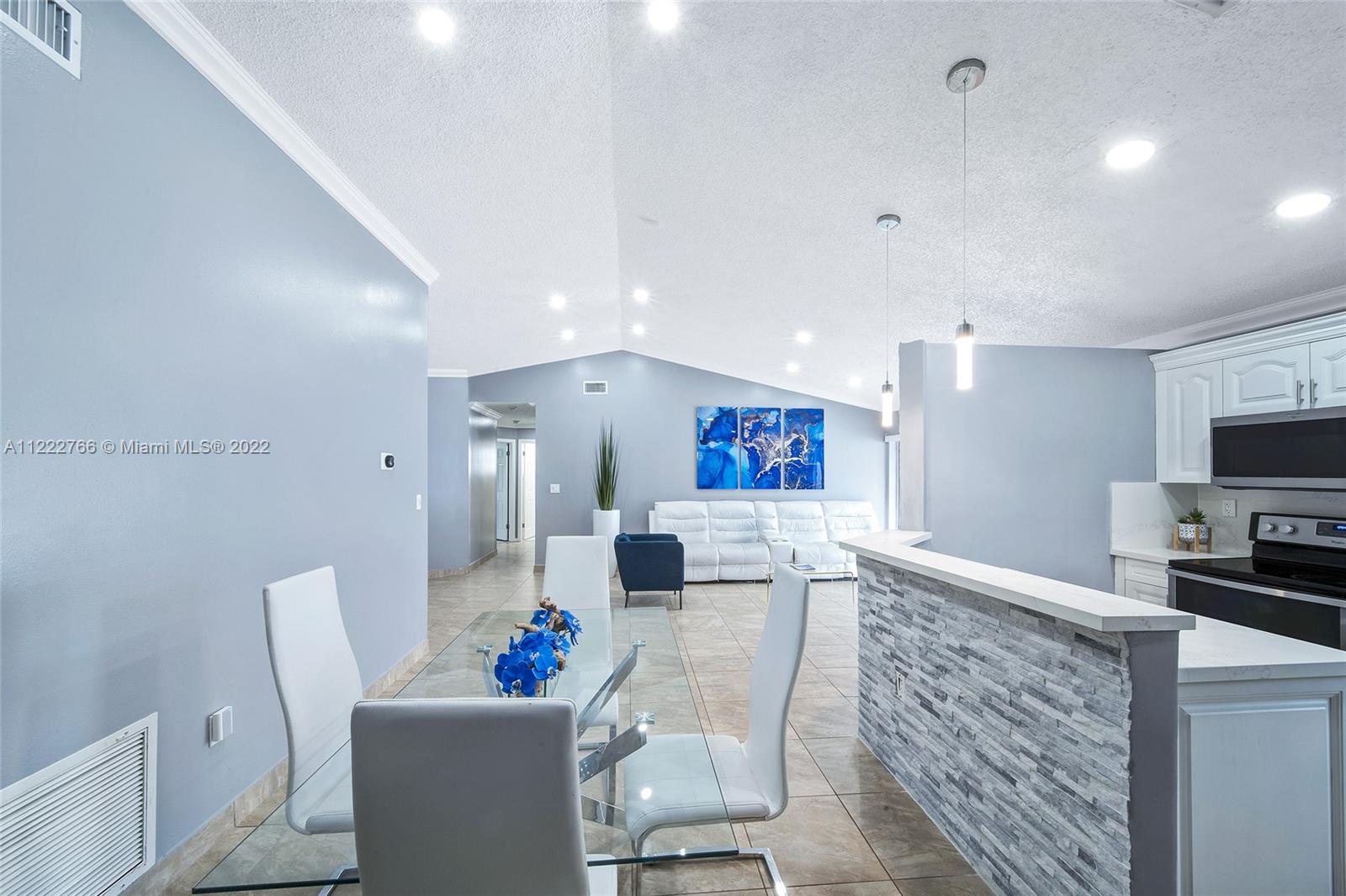 COUNTRY LAKE PARK - Residential