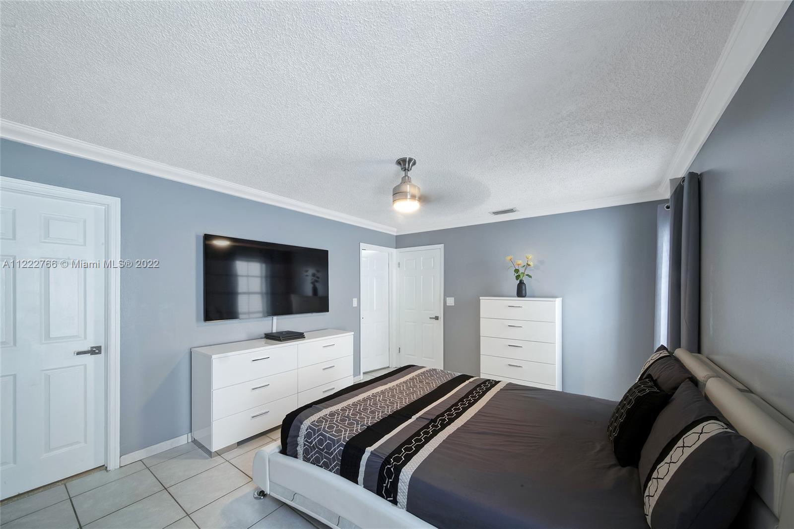 COUNTRY LAKE PARK - Residential