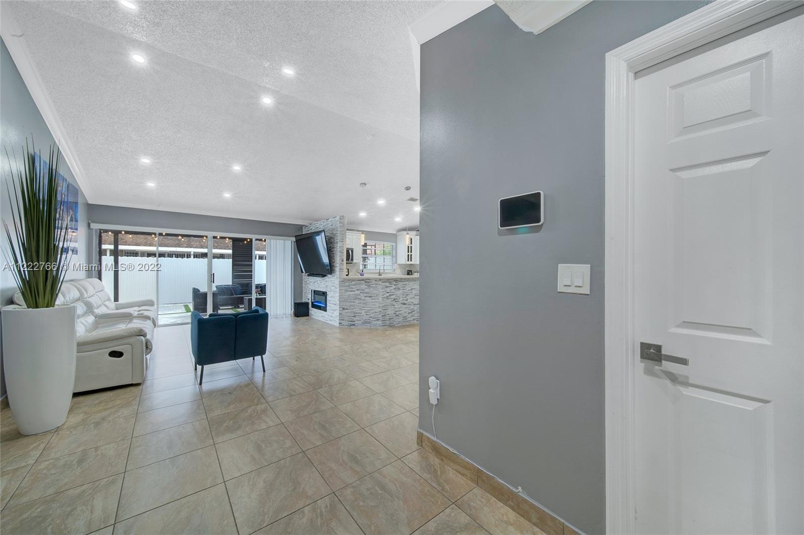 COUNTRY LAKE PARK - Residential