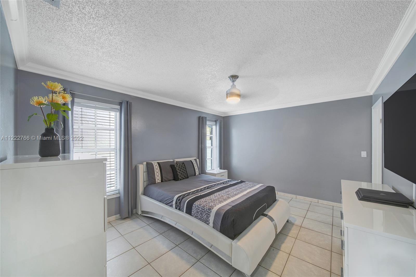 COUNTRY LAKE PARK - Residential