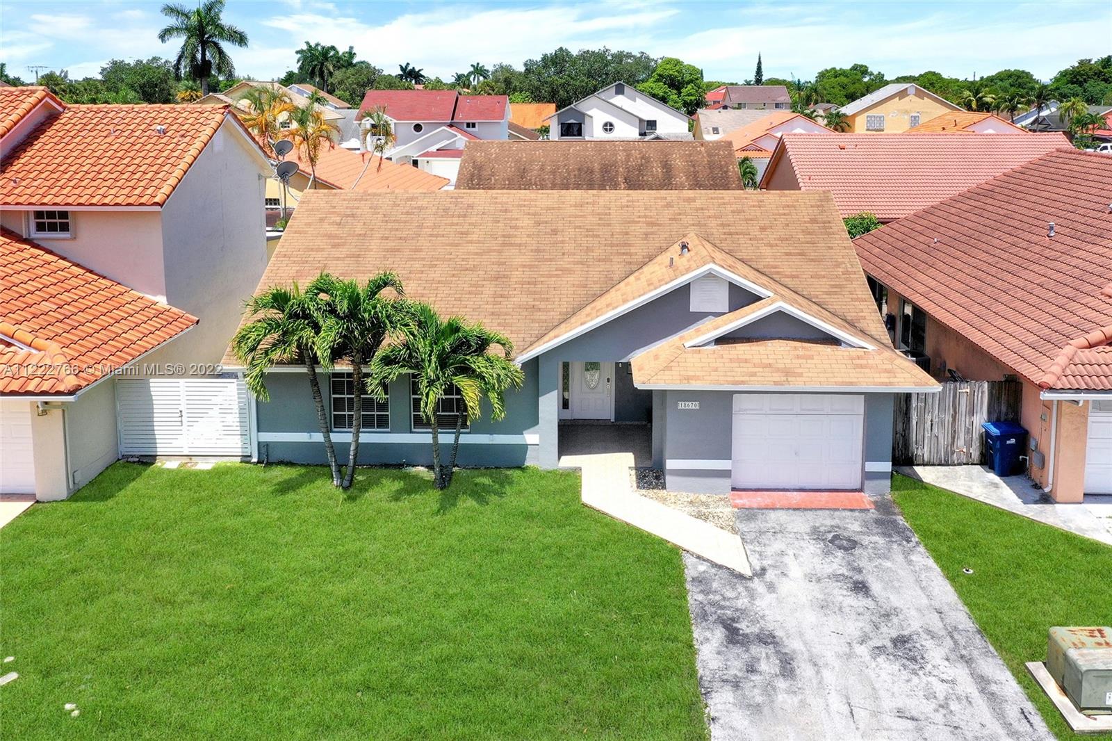 COUNTRY LAKE PARK - Residential