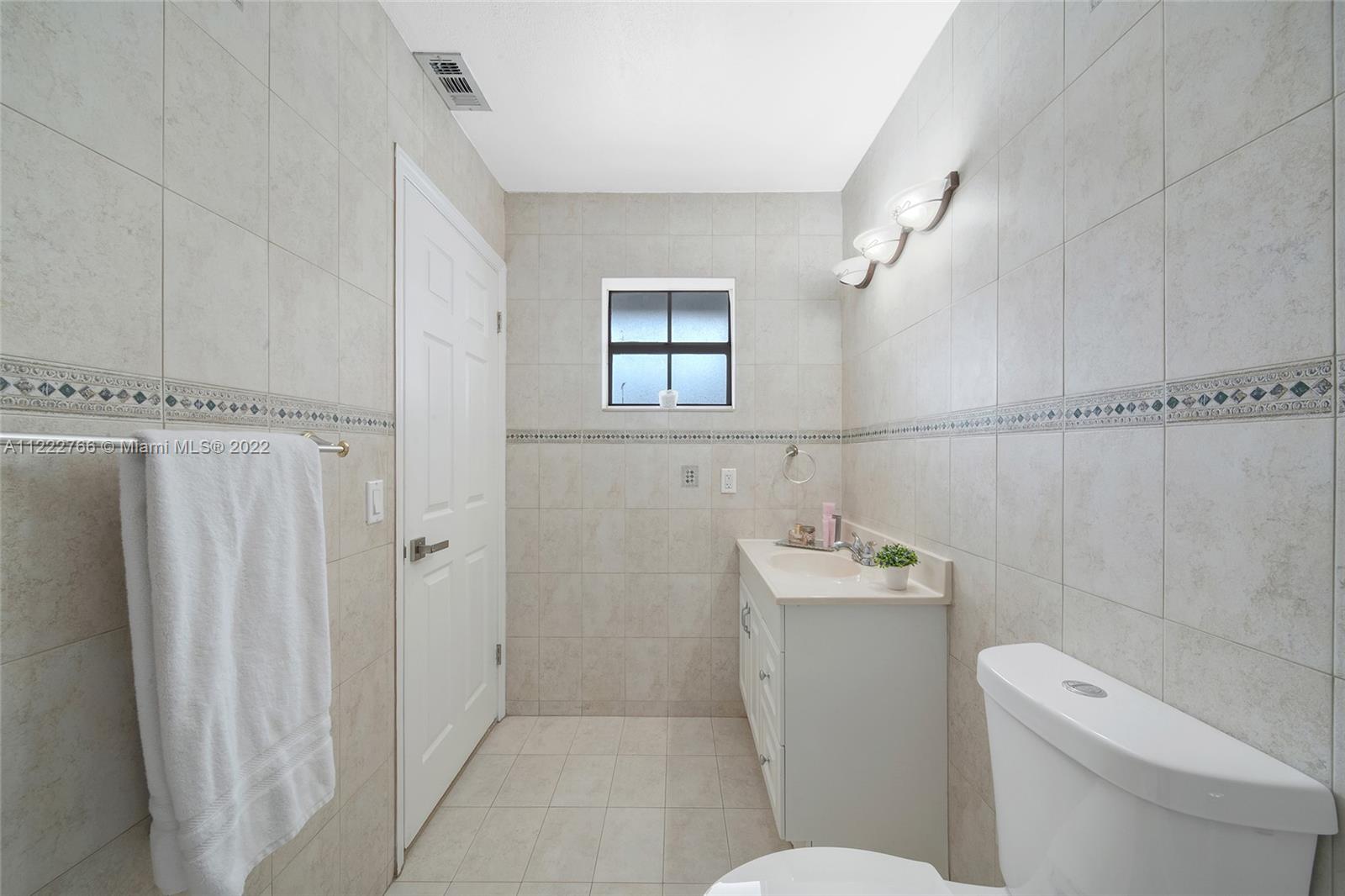 COUNTRY LAKE PARK - Residential