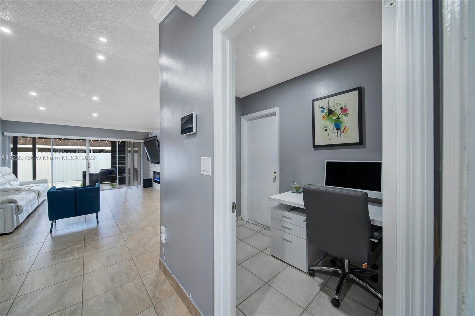 COUNTRY LAKE PARK - Residential