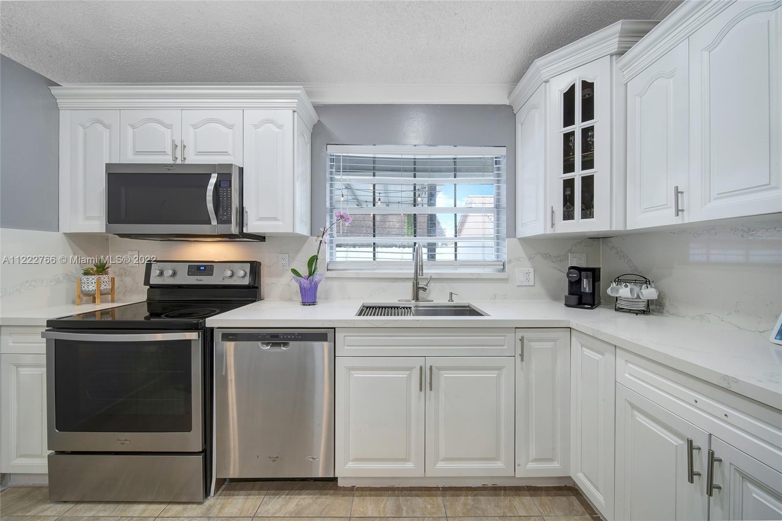 COUNTRY LAKE PARK - Residential