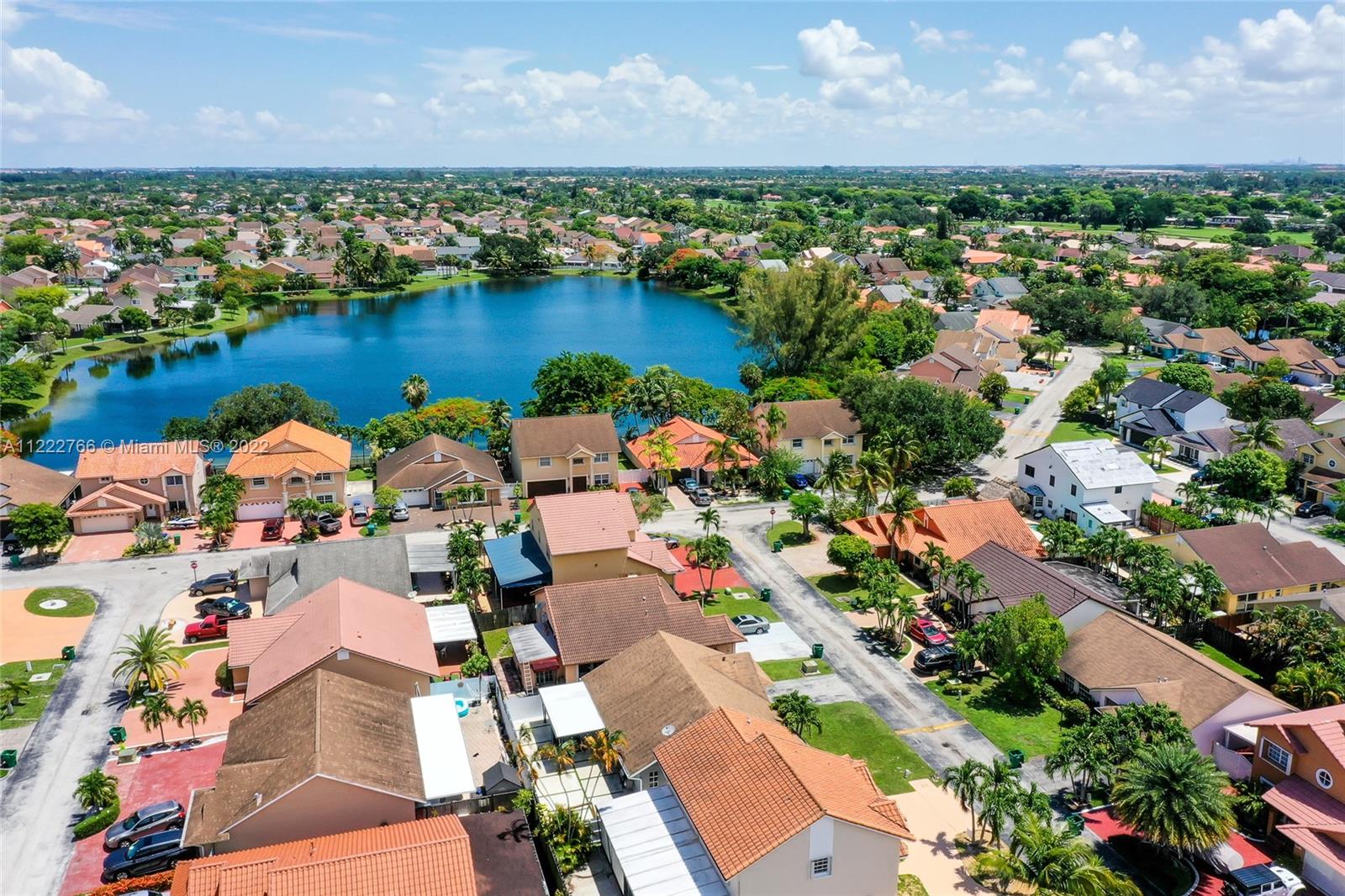 COUNTRY LAKE PARK - Residential