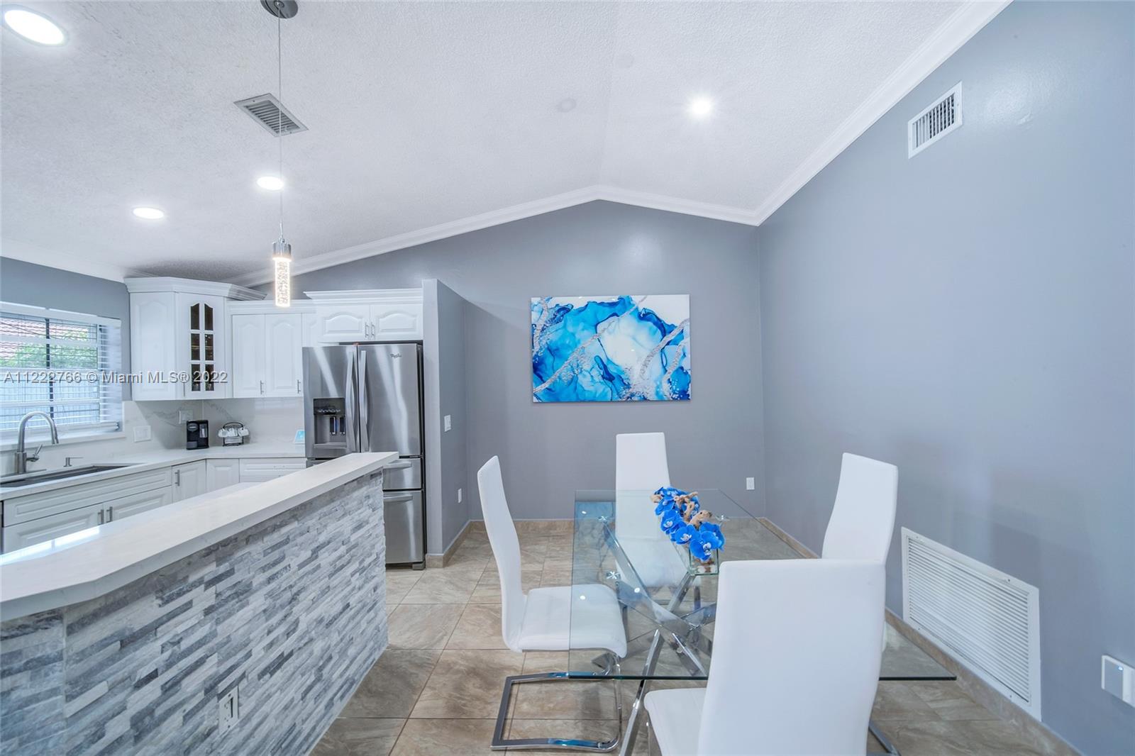 COUNTRY LAKE PARK - Residential