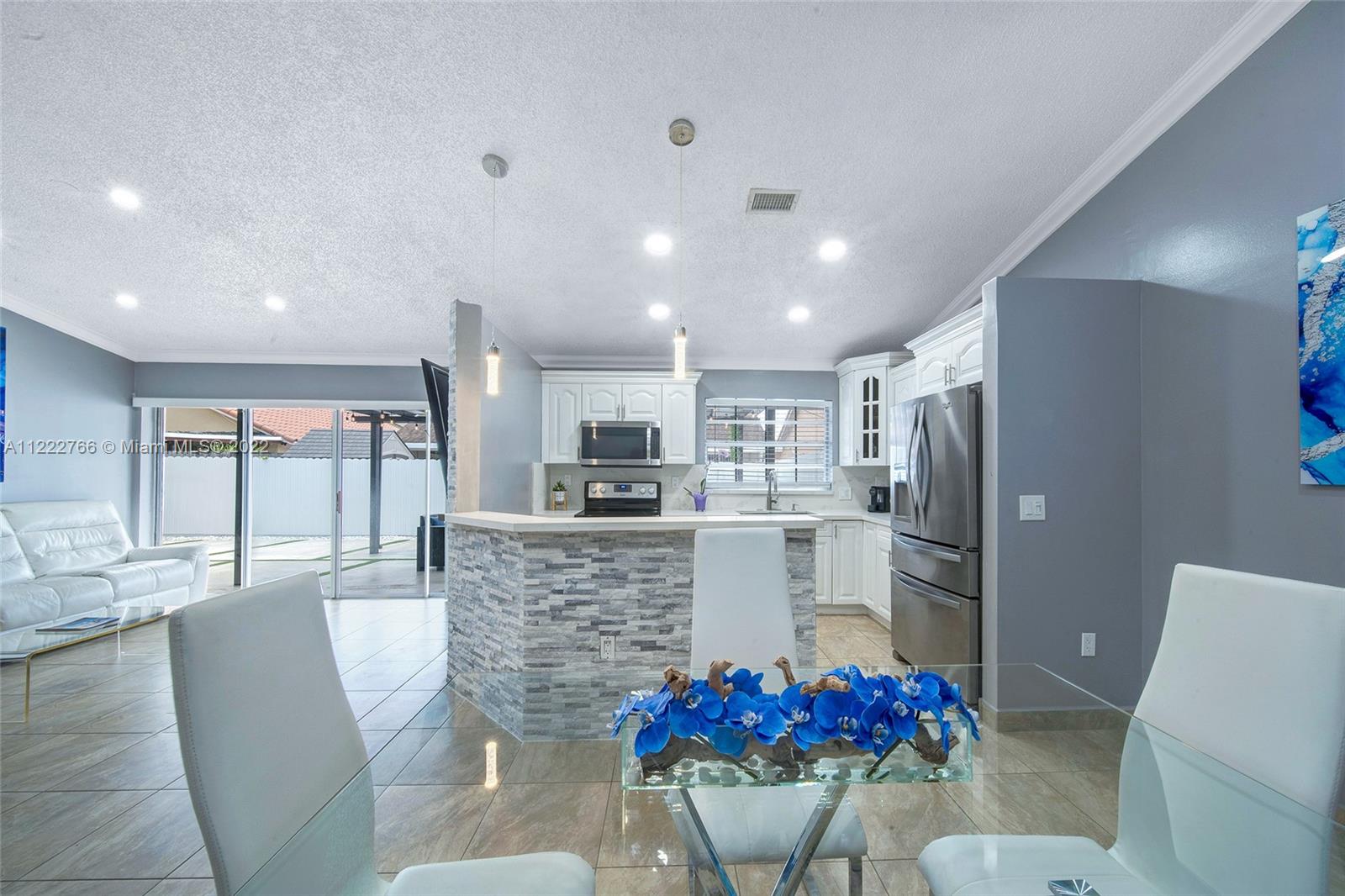 COUNTRY LAKE PARK - Residential