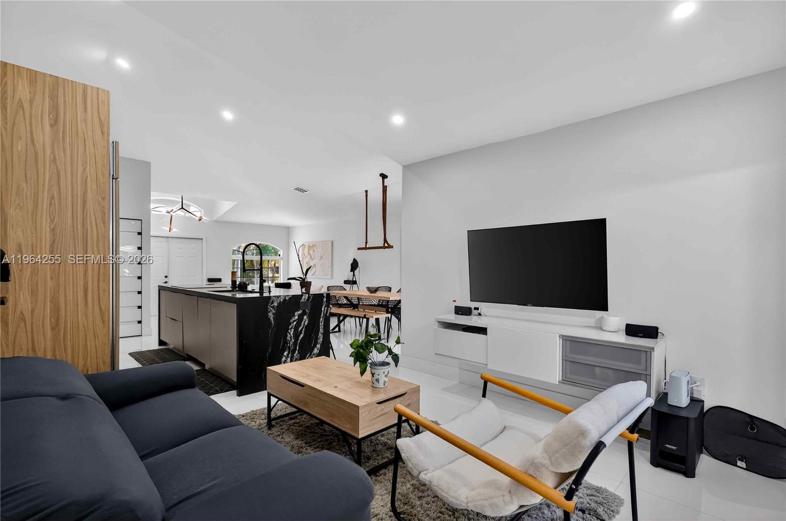 CRYSTAL POINTE - Residential