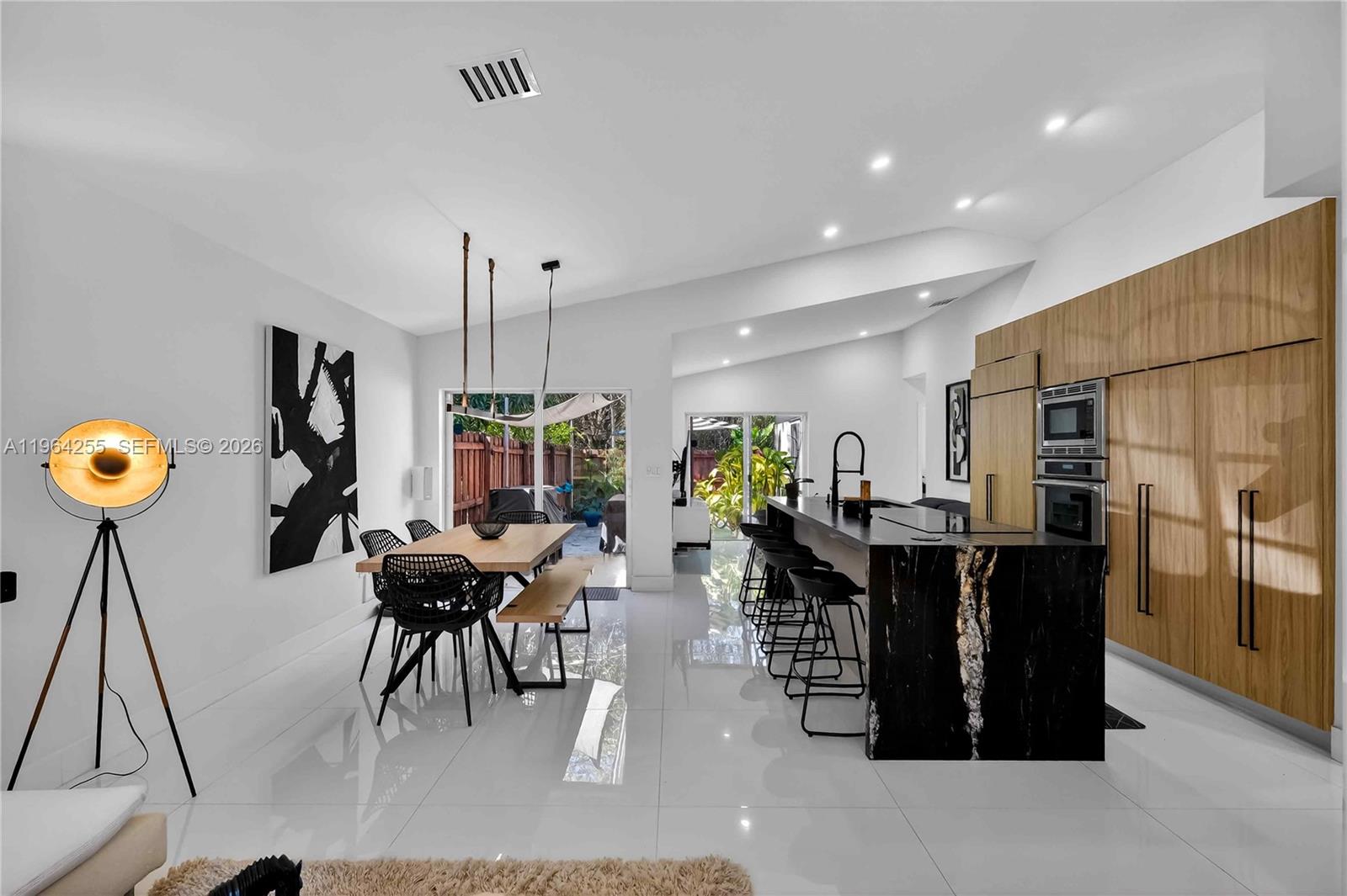 CRYSTAL POINTE - Residential