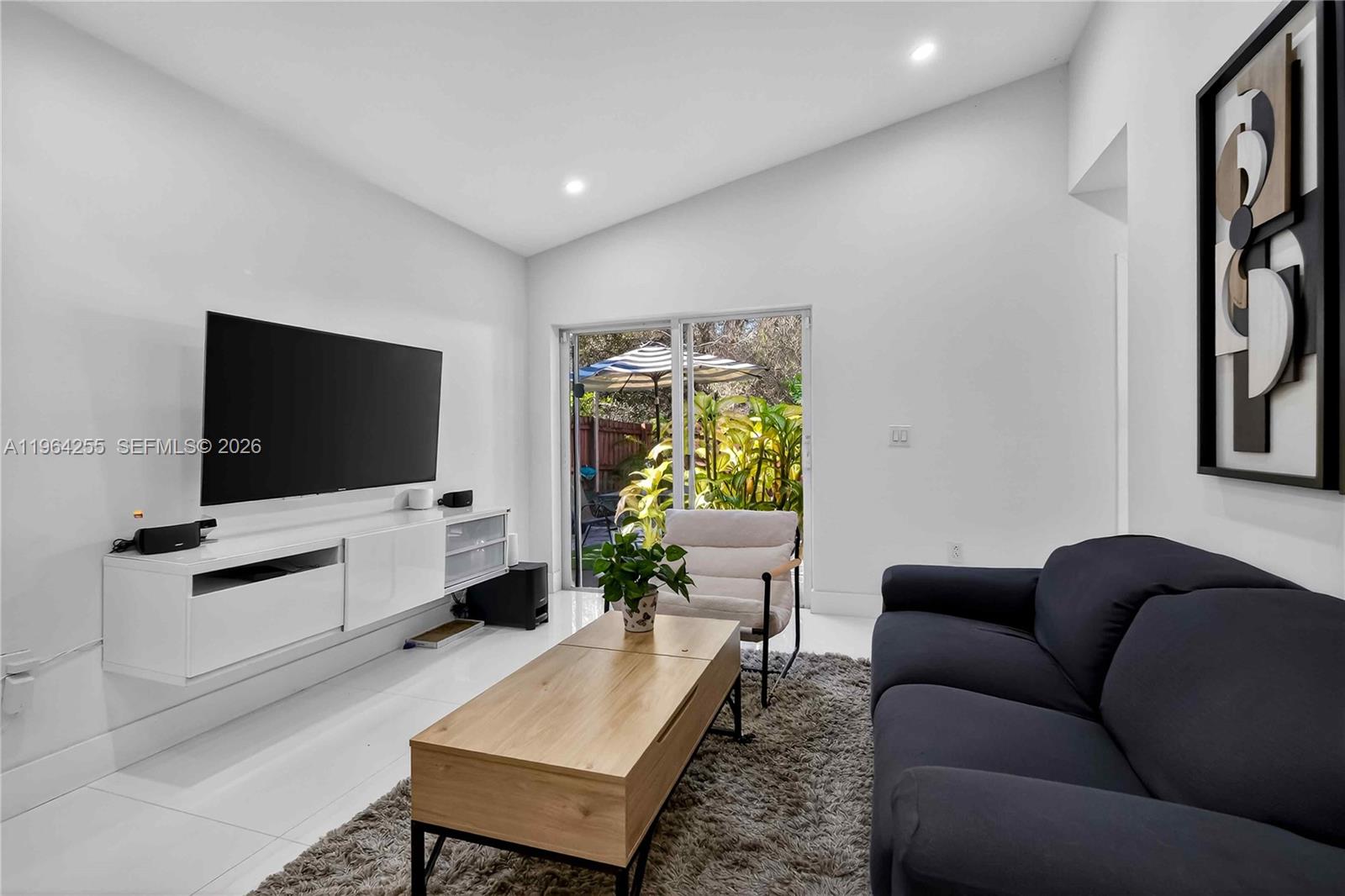 CRYSTAL POINTE - Residential