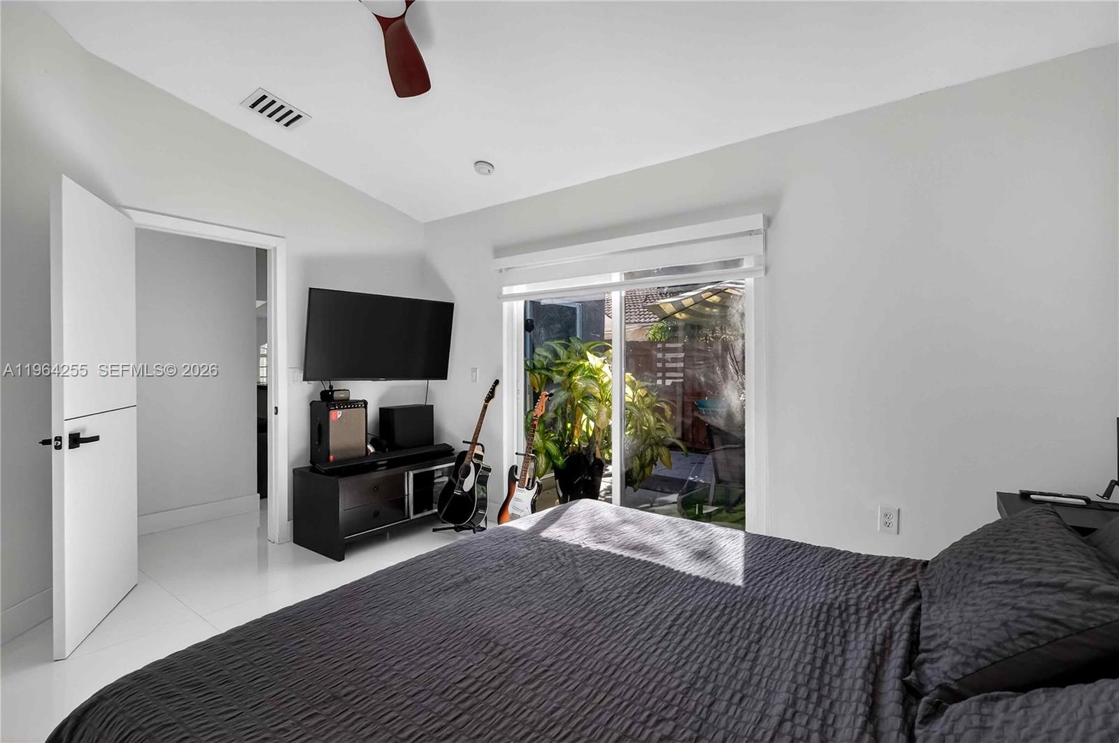 CRYSTAL POINTE - Residential